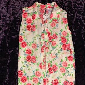 Sleeveless white floral blouse!